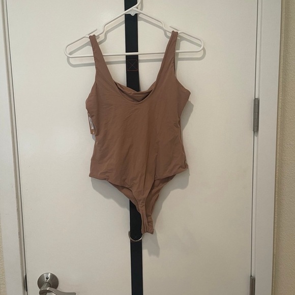 NWT SKIMS Square Neck Tank Top Bodysuit SIENNA L - Picture 3 of 5